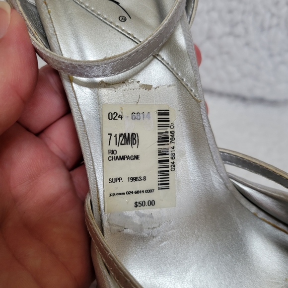 Silver high heels sequin shoes sz 7 1/2 slightly platform - Picture 6 of 8